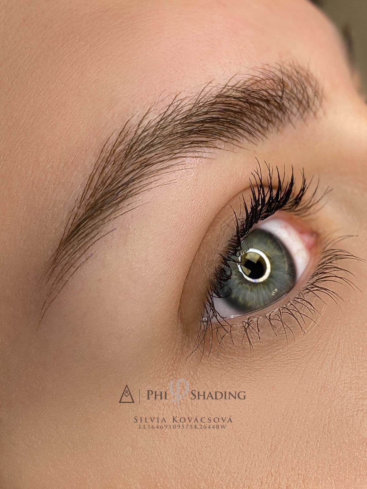 Microblading obočia