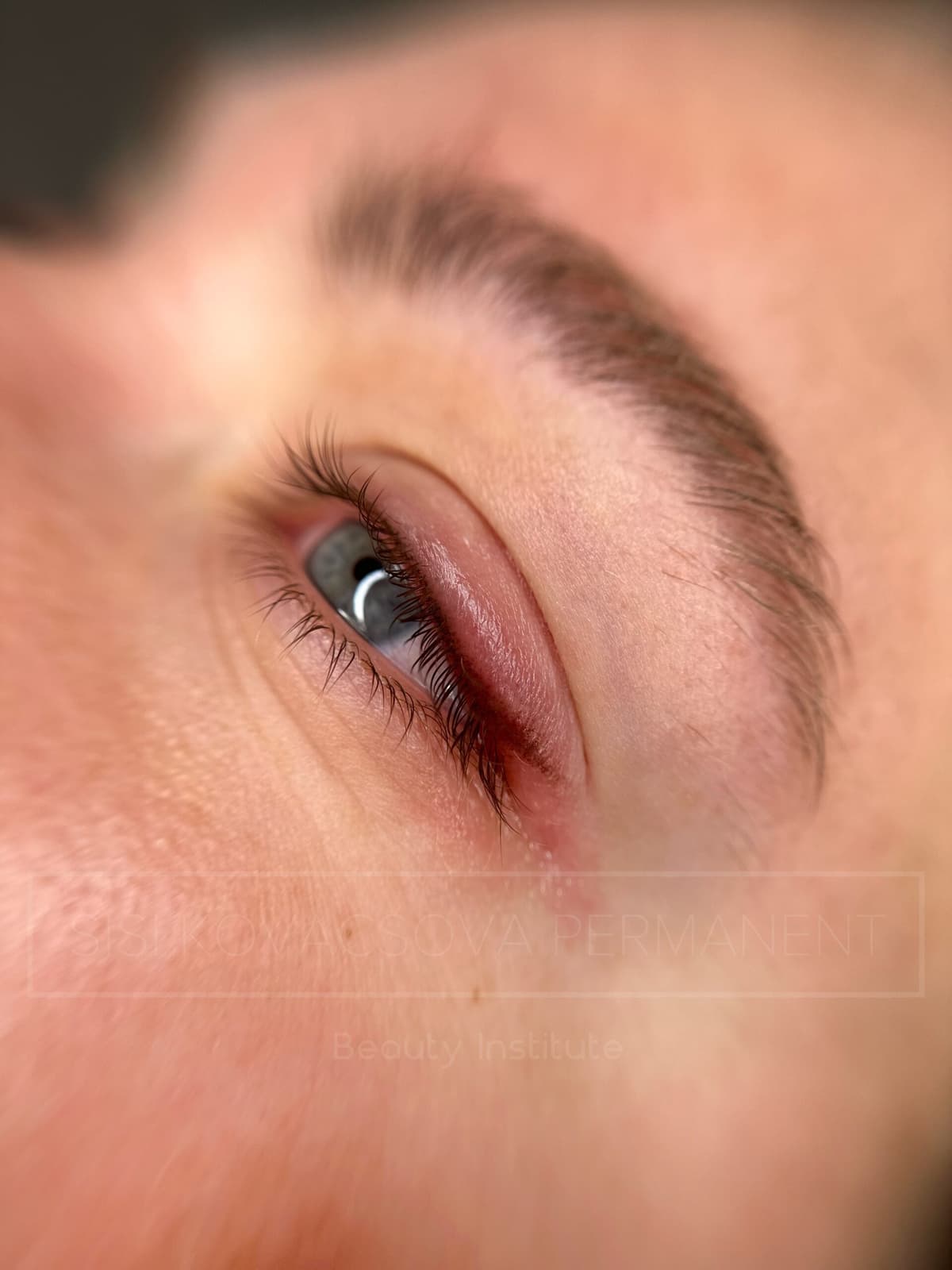 Tetované očné linky